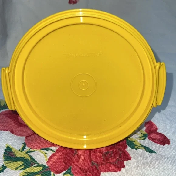 Vintage Tupperware Baking Set 4cp Batter Bowl, 2 Mini-Cake Holders & Rolling Pin - Picture 5 of 11